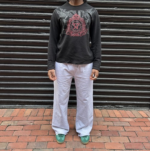 model is 5'6 wearing a M 